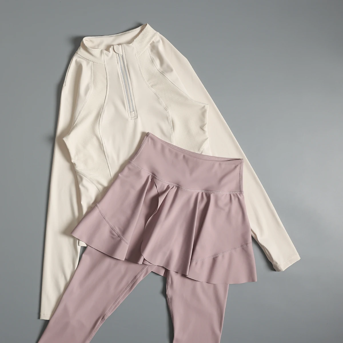 ヨガスーツ女性の新しい秋と冬のハイエンドスポーツトップスランニングピラティストレーニングフィットネススーツ長袖