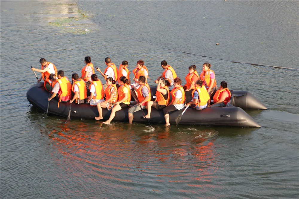 700 Size Large Multicolor Inflatable Sport Fishing Boat, Adjustable Power Component Custom Shape For Outdoor Water Sport
