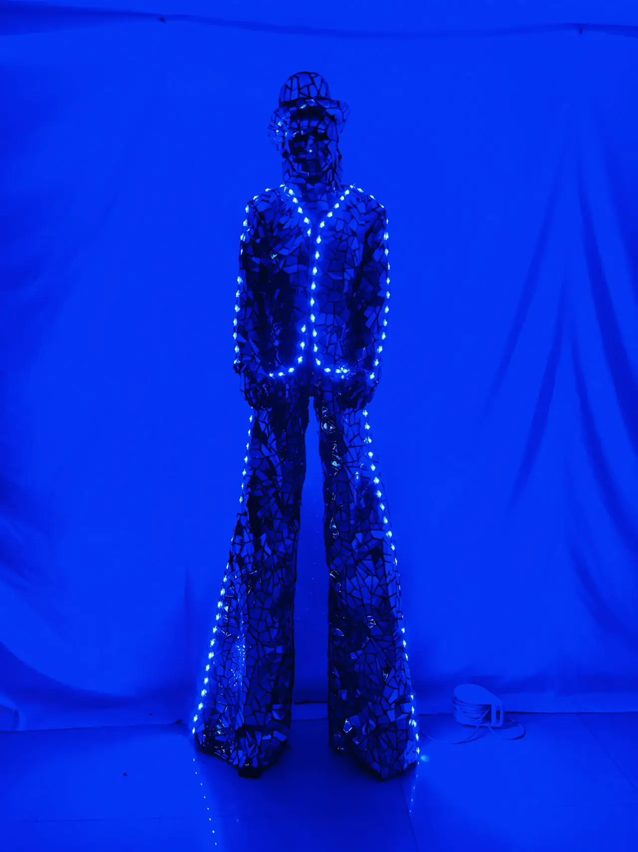 LED Stilts Walker Robots Shiny Mirror Sequin Fabric Suits Show Stage Performance Cosplay Costumes for Entertainment Events