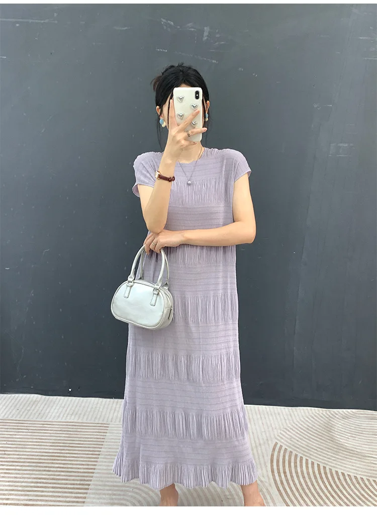 Miyake Plissee-Kleid Elegantes Weißes Mehrlagiges Sommer-Damen-Freizeitkleid Langes Maxikleid Strukturiertes Schmal Geschnittenes Schickes Alltagskleid – Detail 31