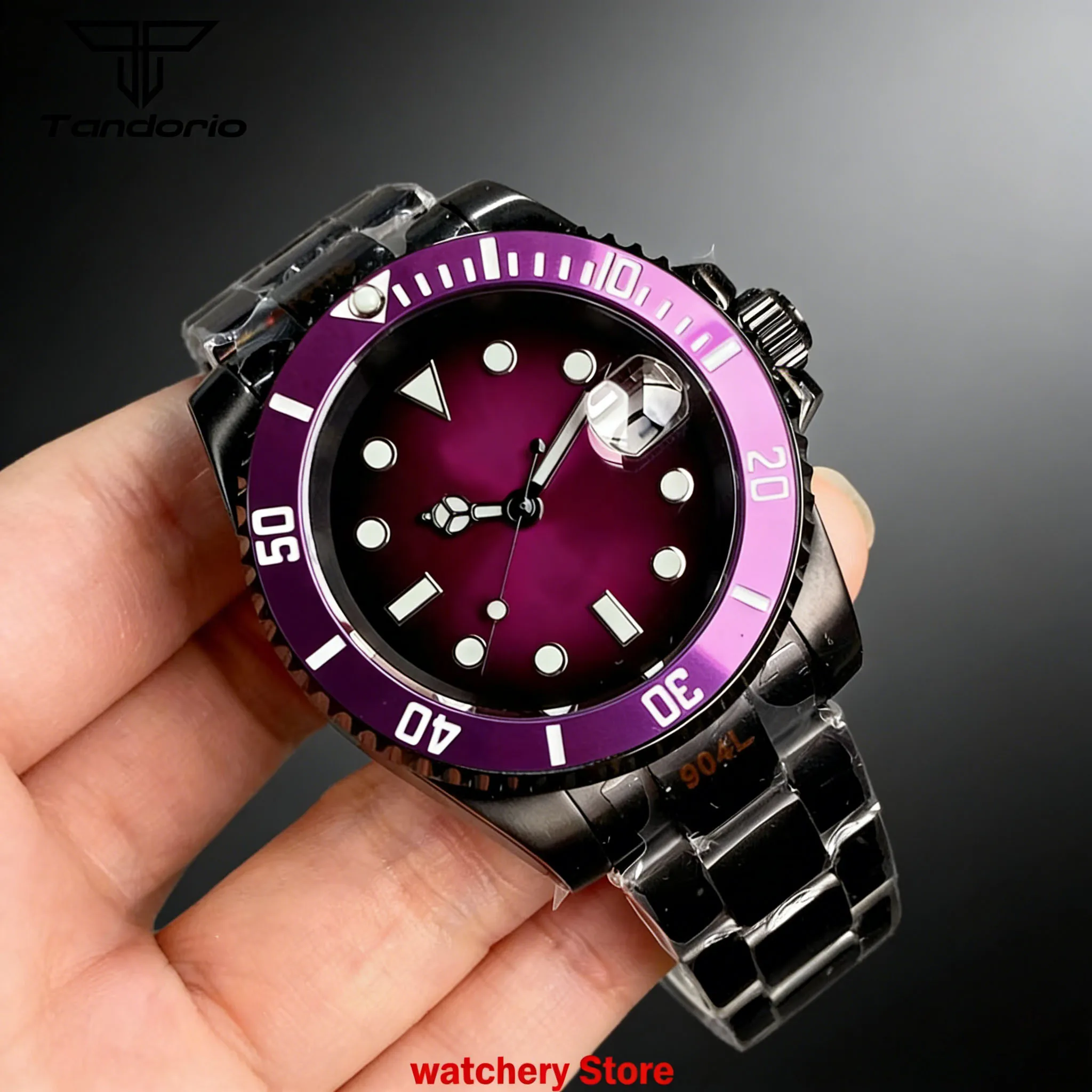 

Мужские часы Purple Sunburst Tandorio Vintage с черным PVD-покрытием, сапфировым стеклом, водонепроницаемостью 20 бар, светящимся циферблатом, японским автоматическим механизмом NH35A, браслетом и застежкой.