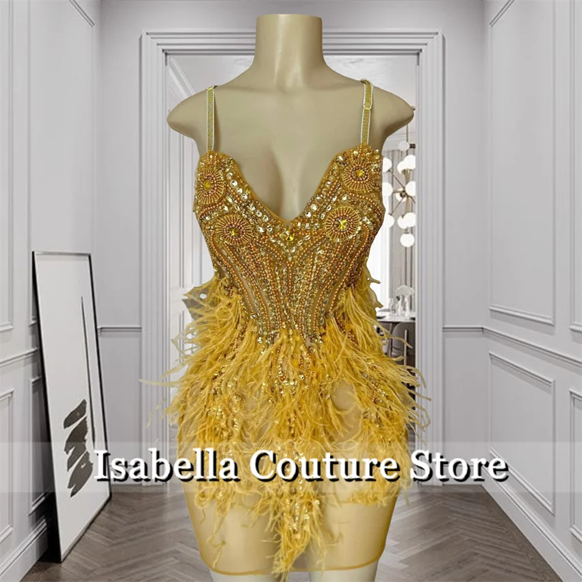 

Sexy Gold Prom Dresses 2024 Feather Shiny Rhinestones Dress Crystal Beads For Black Girls Gala Dresses Homecoming Dresses