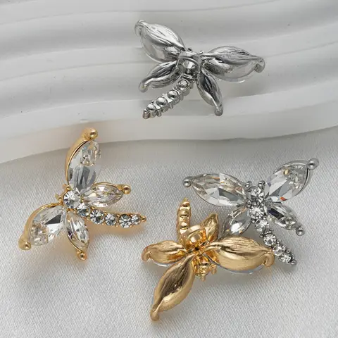 4pcs/pack Exquisite simulation dragonfly button, can be paired with tops, headscarves, bags, gift boxes, and any DIY outfit,