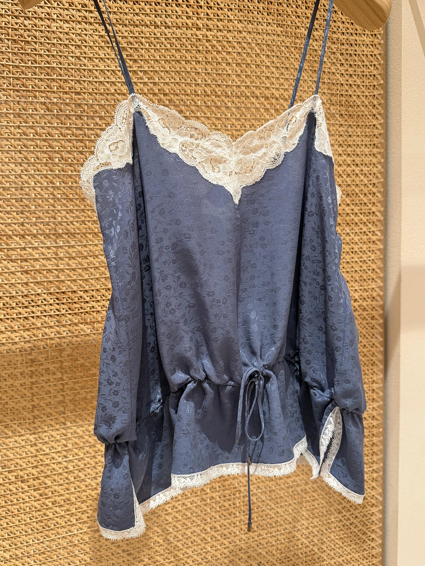 Elegant Lace Embroidery Sleeveless Strap Top for Women Gentle Style Commute Style Regular Fit Outerwear Daily Wear