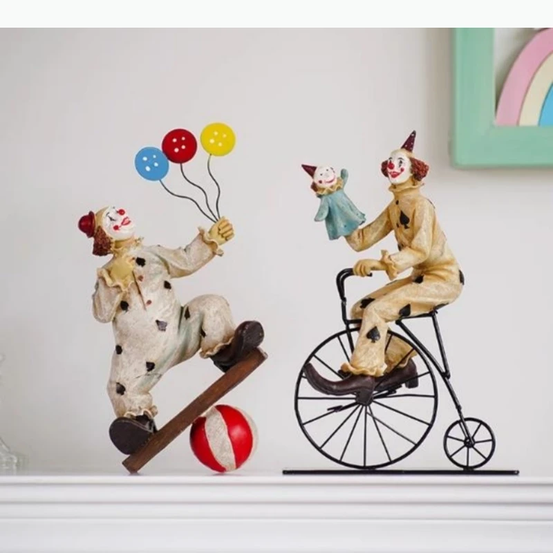 Circus Troupe Character Ornaments Clown Sculpture Resin Decoration Crafts Desktop Statues Miniatures Home Accessories Figurines