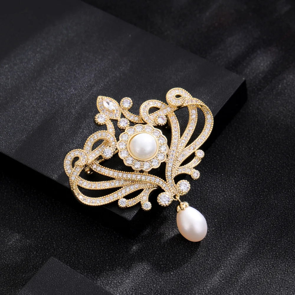 

Retro Gorgeous Court Style Brooch Women's Copper Micro-inlaid Zircon Crown Pearl Broochpins High-end Luxury Corsage Accessories