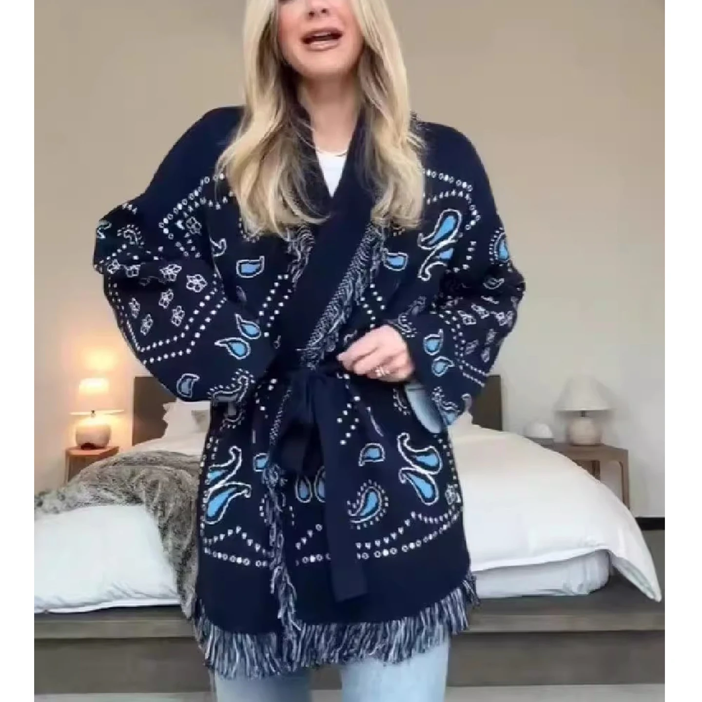 レトロな女性用ニットロングコート、ゆったりフィット、ミディアム丈、冬の新作、クリーンフィット、ポリエステル繊維コート