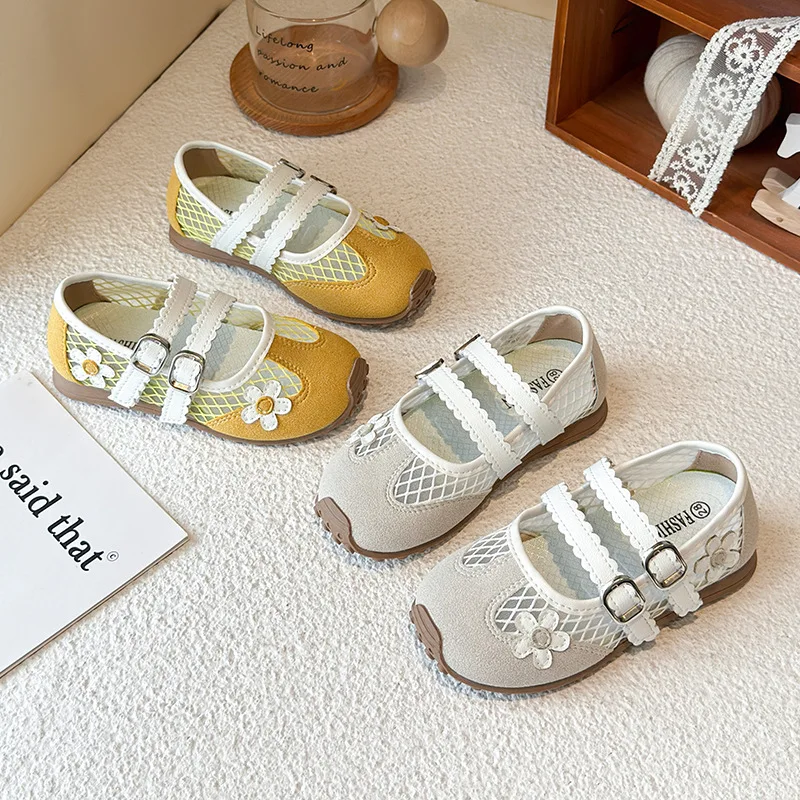 2026 Summer Children's Flat Shoes Breathable Soft soled Girls' Princess Shoes Sweet Lace Flower Children's Casual Baotou Sandals