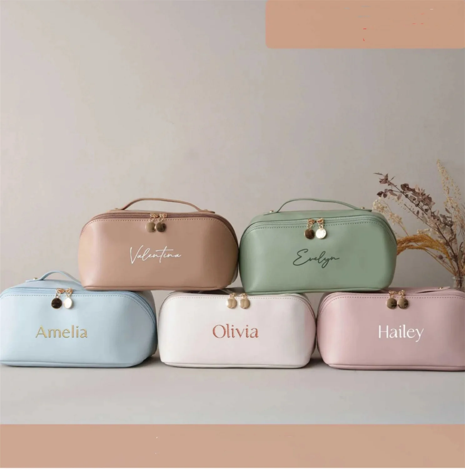 

Набор из 4 шт., 5, 6, 7, 8, косметичка с вышивкой, кожаная косметичка, подарки для свадебной вечеринки, свадебные подарки, имя подарка подружке невесты, макияж