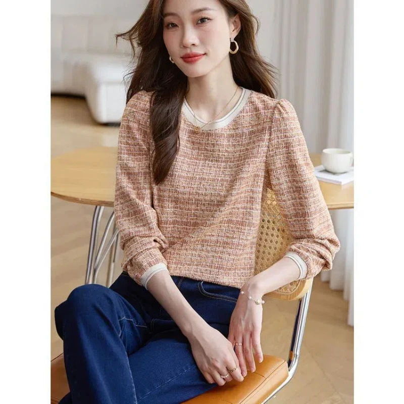 Xiaoxiang Style Fashionable Round Neck Long Sleeved Base Shirt T-shirt Women with Slim and Stylish Design Spring New Collection