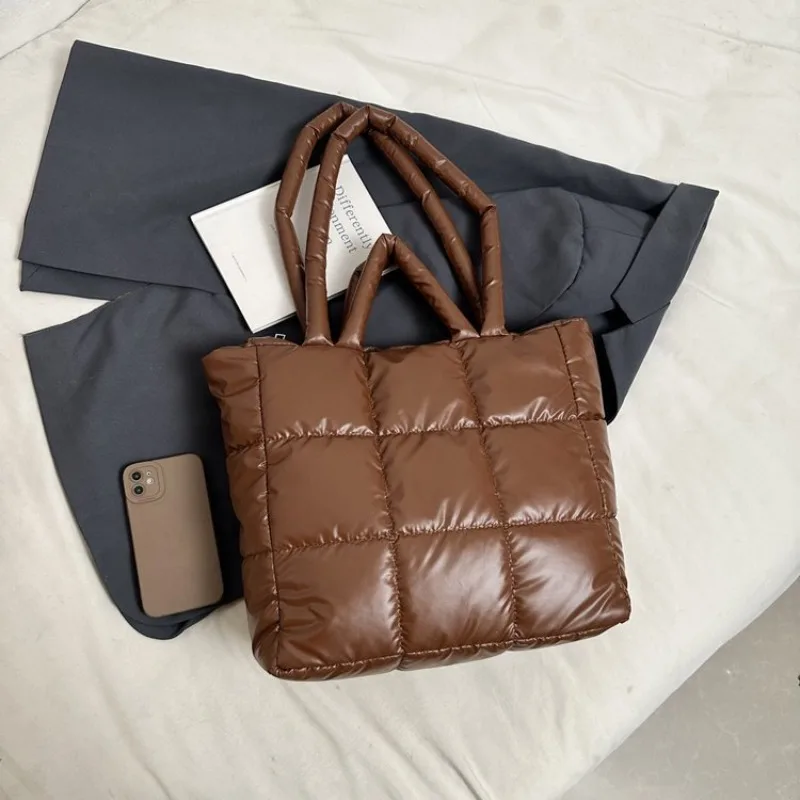 New High-end Down Jacket Handbag Large-capacity Fashion Autumn and Winter Cotton Jacket Shoulder Bag Commuter Tote Bag