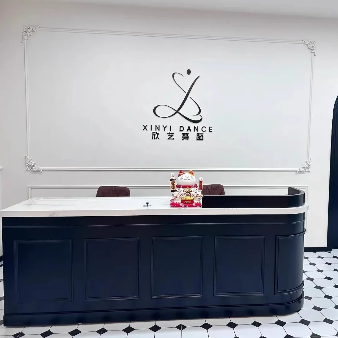 Pagina di cassa del bar francese Tavolo da negozio di fiori ad angolo del negozio di abbigliamento in stile crema Bancone curvo