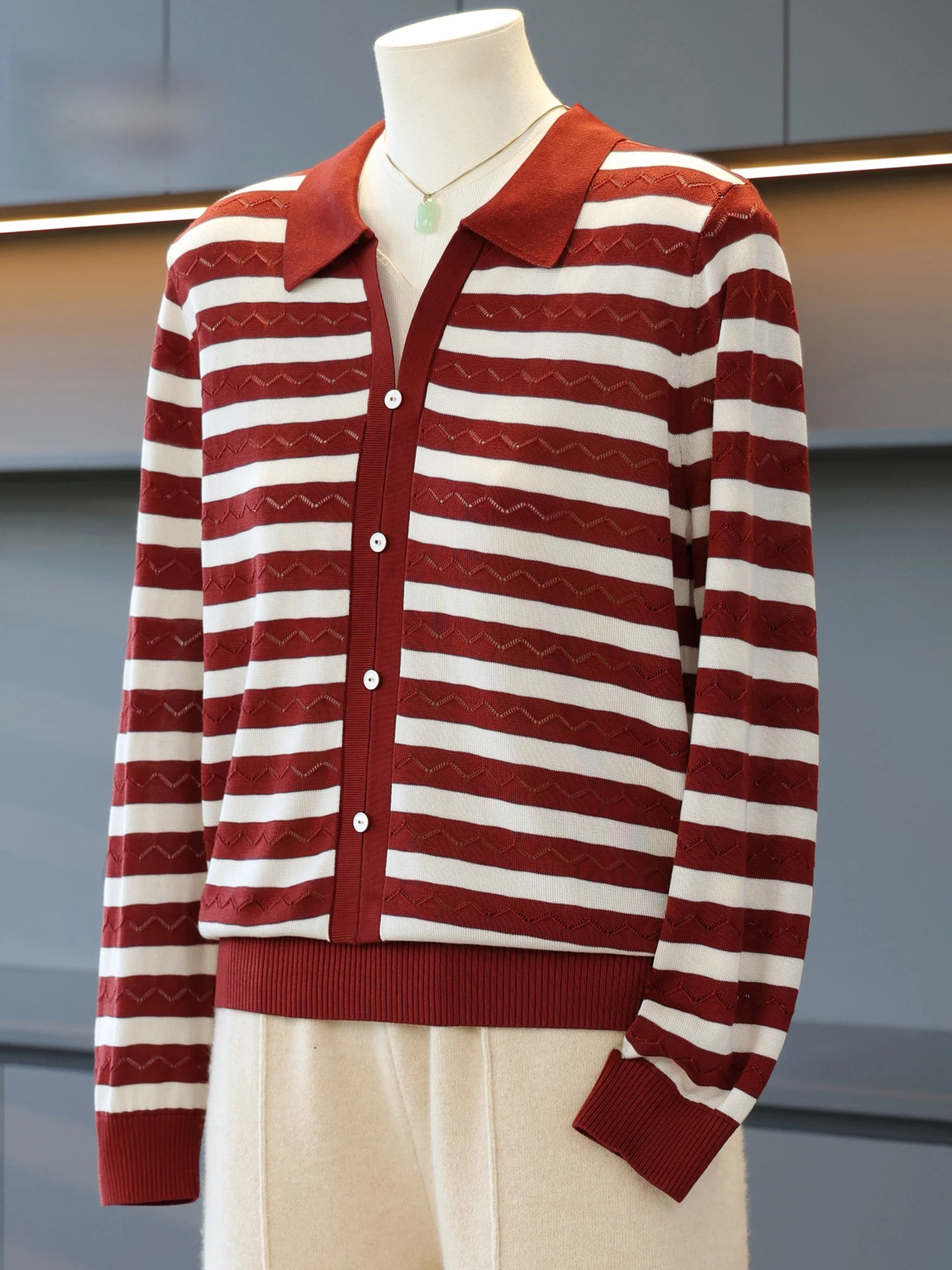 

Весенняя модная полосатая футболка свободного кроя с отложным воротником для женщин среднего возраста, стройнящий топ, омолаживающий образ