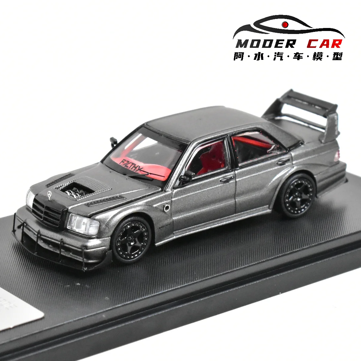 

Модель Rhino RM 1:64 W201 190E Литая под давлением модель автомобиля