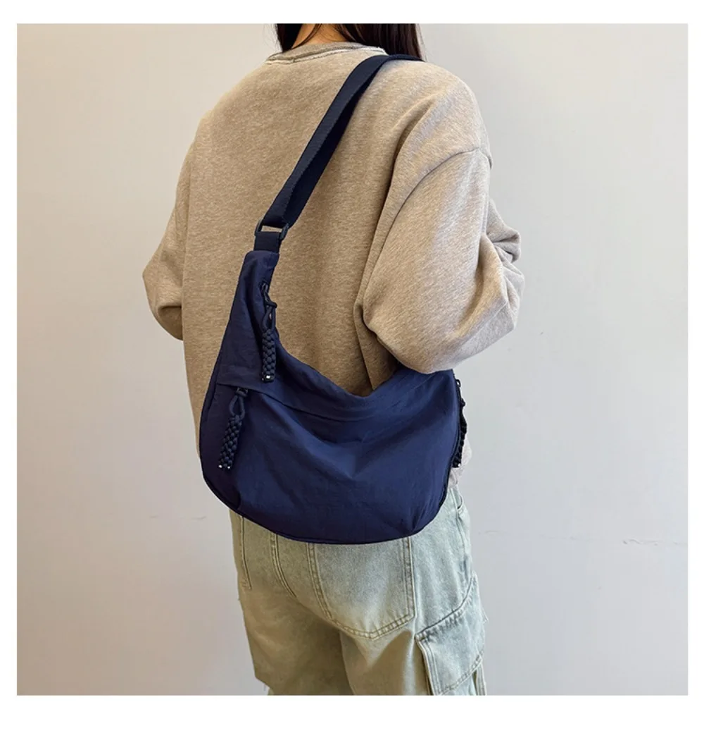 Neue Canvas-Umhängetaschen mit großer Kapazität, koreanische schlichte Sport-Hobos-Tasche, einfarbige leichte Dumpling-Tasche für Reisen – Detail 7