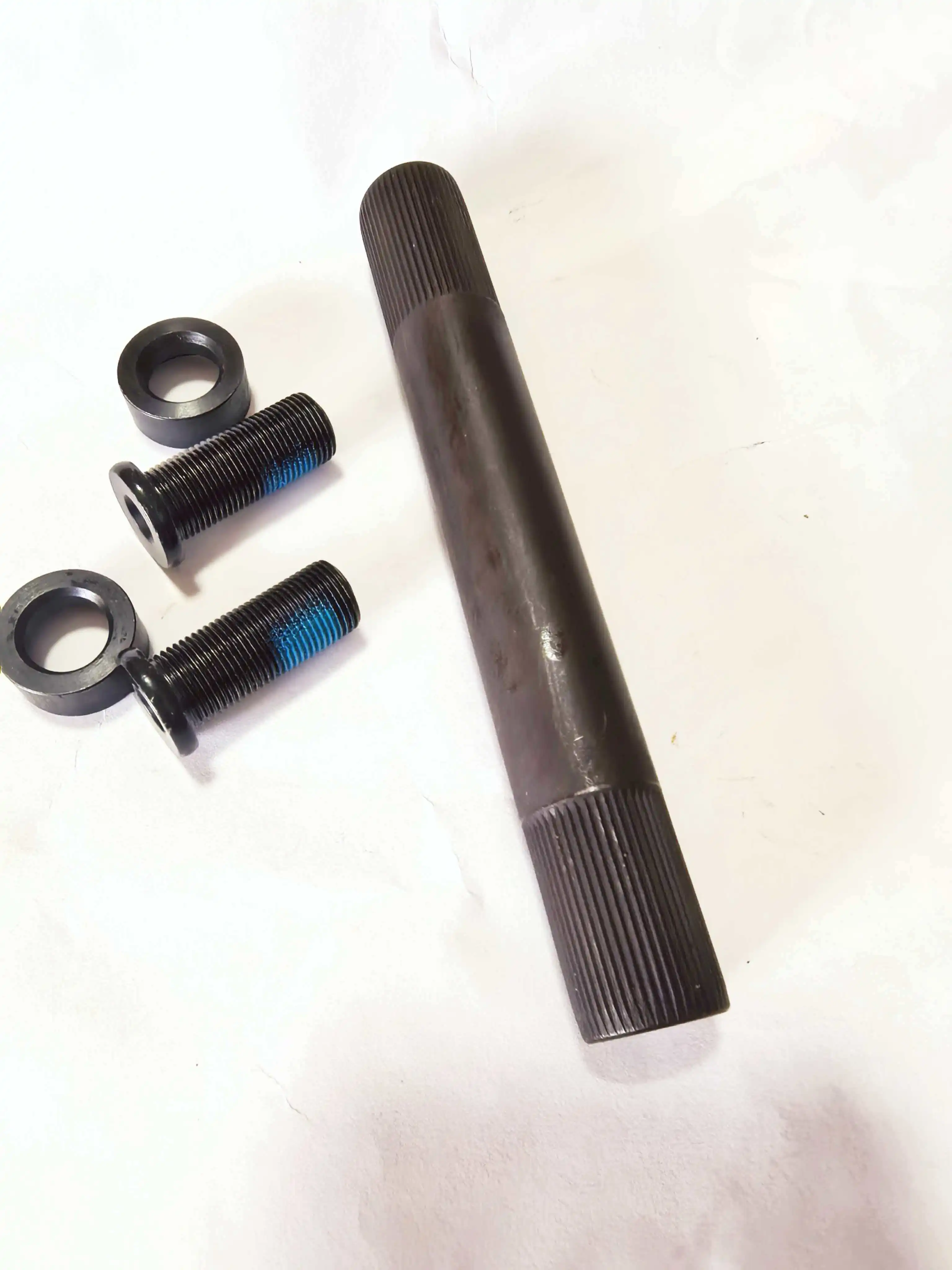 

Внутренняя ось шатуна BMX 19 x 140 мм, 48 зубьев, шлицевая, с болтами для шатунов, для BMX велосипеда