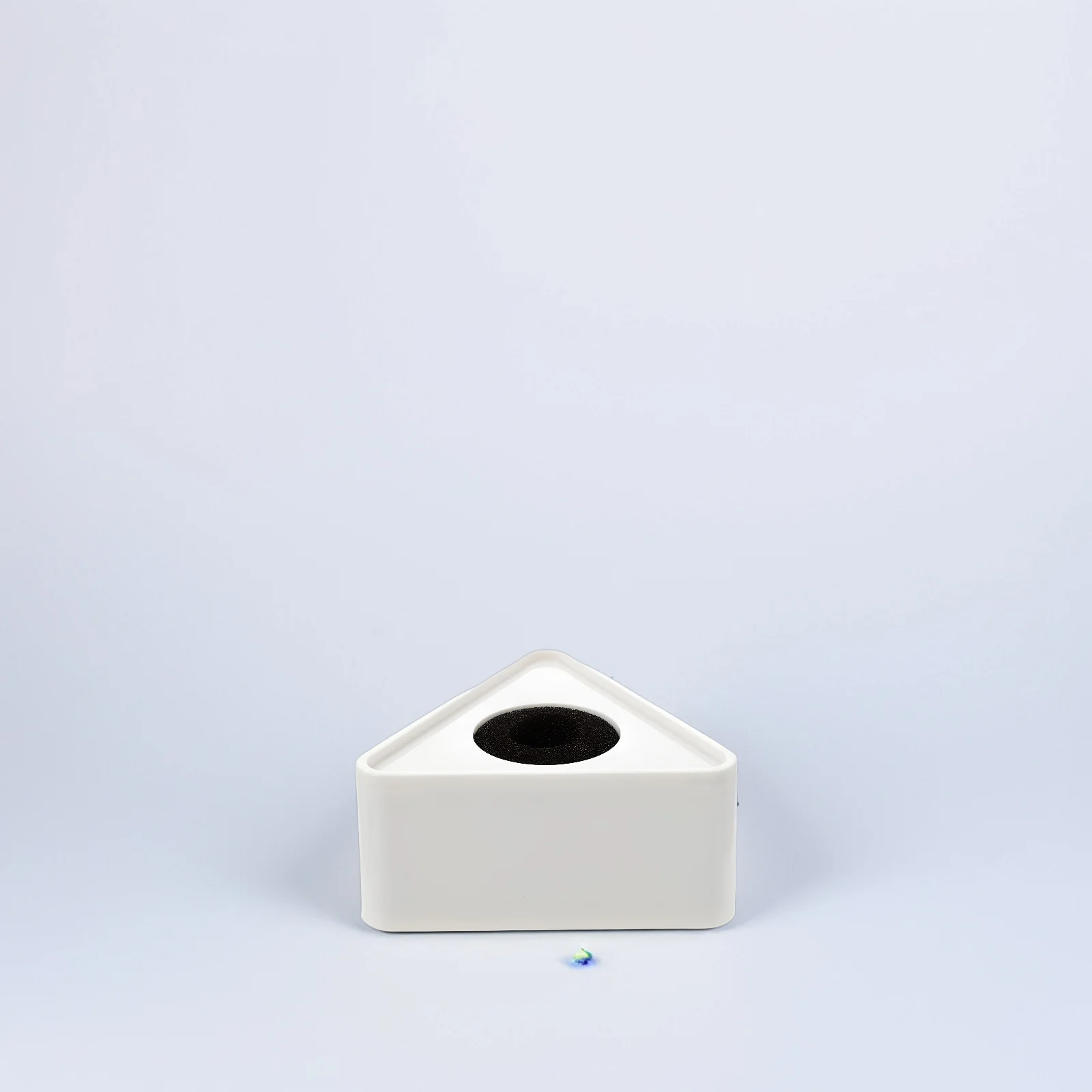 

2pcs Triangle Shaped Microphone Station Logos For Interview Ktv Broadcasting Studio Abs Mic Logo Stand Portable Audio Equipment