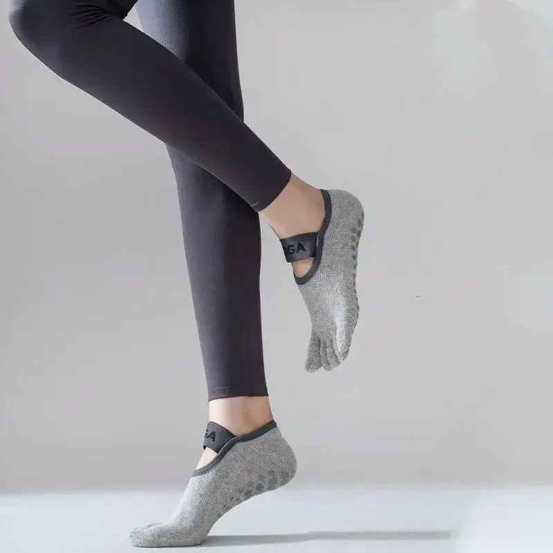 Anti slip 5 Toes Pilates Socks for Women Non Skid Yoga Socks with Grips Breathable for Yoga Dance Barre Fitness Workout