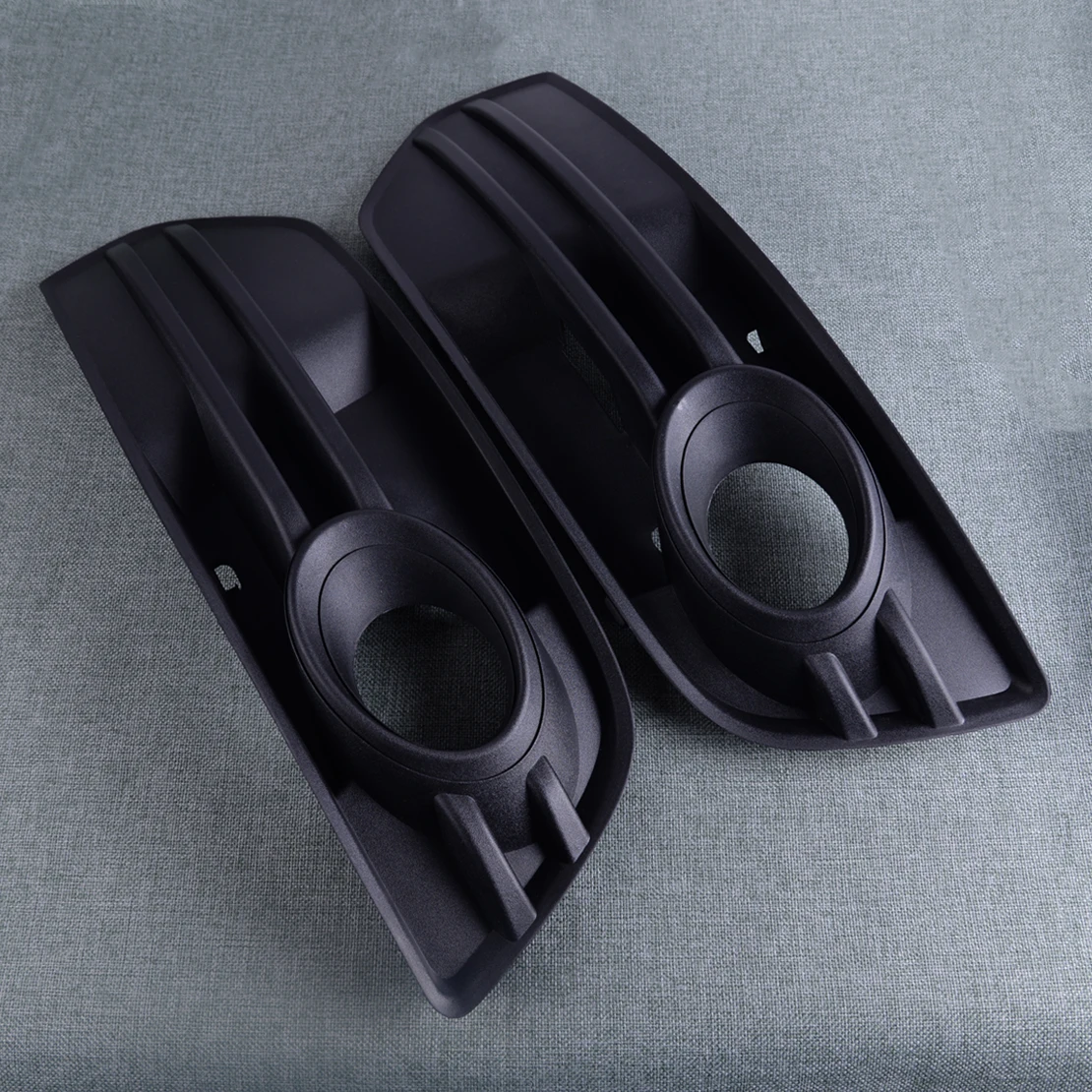 

beler 8R0807681A01C 8R0807682A01C 1 Pair Front Bumper Vent Grill Fog Light Grille Cover Fit For AUDI Q5 2009 2010 2011 2012