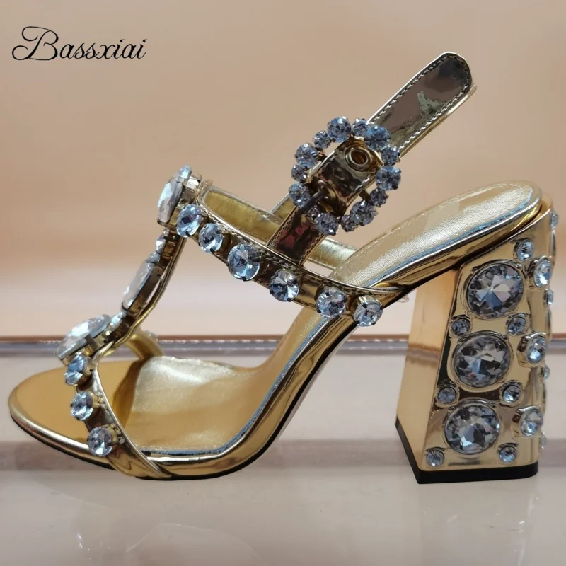 ΠΠ΅Π½ΡΠΊΠΈΠ΅ ΡΠ°Π½Π΄Π°Π»ΠΈΠΈ Ρ Π’-ΠΎΠ±ΡΠ°Π·Π½ΡΠΌ ΡΠ΅ΠΌΠ΅ΡΠΊΠΎΠΌ ΠΈ ΡΡΡΠ°Π·Π°ΠΌΠΈ, ΡΠΎΡΠΊΠΎΡΠ½ΡΠ΅ Π²Π΅ΡΠ΅ΡΠ½ΠΈΠ΅ ΡΡΡΠ»ΠΈ Π½Π° Π²ΡΡΠΎΠΊΠΎΠΌ ΠΊΠ°Π±Π»ΡΠΊΠ΅ Ρ ΠΊΡΠΈΡΡΠ°Π»Π»Π°ΠΌΠΈ Π΄Π»Ρ Π΄Π΅Π²ΠΎΡΠ΅ΠΊ, Π»Π΅ΡΠ½ΠΈΠ΅ ΡΡΡΠ»ΠΈ ΠΠ΅Π½ΡΠΊΠΈΠ΅ ΡΠ°Π½Π΄Π°Π»ΠΈΠΈ Ρ Π’-ΠΎΠ±ΡΠ°Π·Π½ΡΠΌ ΡΠ΅ΠΌΠ΅ΡΠΊΠΎΠΌ ΠΈ ΡΡΡΠ°Π·Π°ΠΌΠΈ, ΡΠΎΡΠΊΠΎΡΠ½ΡΠ΅ Π²Π΅ΡΠ΅ΡΠ½ΠΈΠ΅ ΡΡΡΠ»ΠΈ Π½Π° Π²ΡΡΠΎΠΊΠΎΠΌ ΠΊΠ°Π±Π»ΡΠΊΠ΅ Ρ ΠΊΡΠΈΡΡΠ°Π»Π»Π°ΠΌΠΈ Π΄Π»Ρ Π΄Π΅Π²ΠΎΡΠ΅ΠΊ, Π»Π΅ΡΠ½ΠΈΠ΅ ΡΡΡΠ»ΠΈ