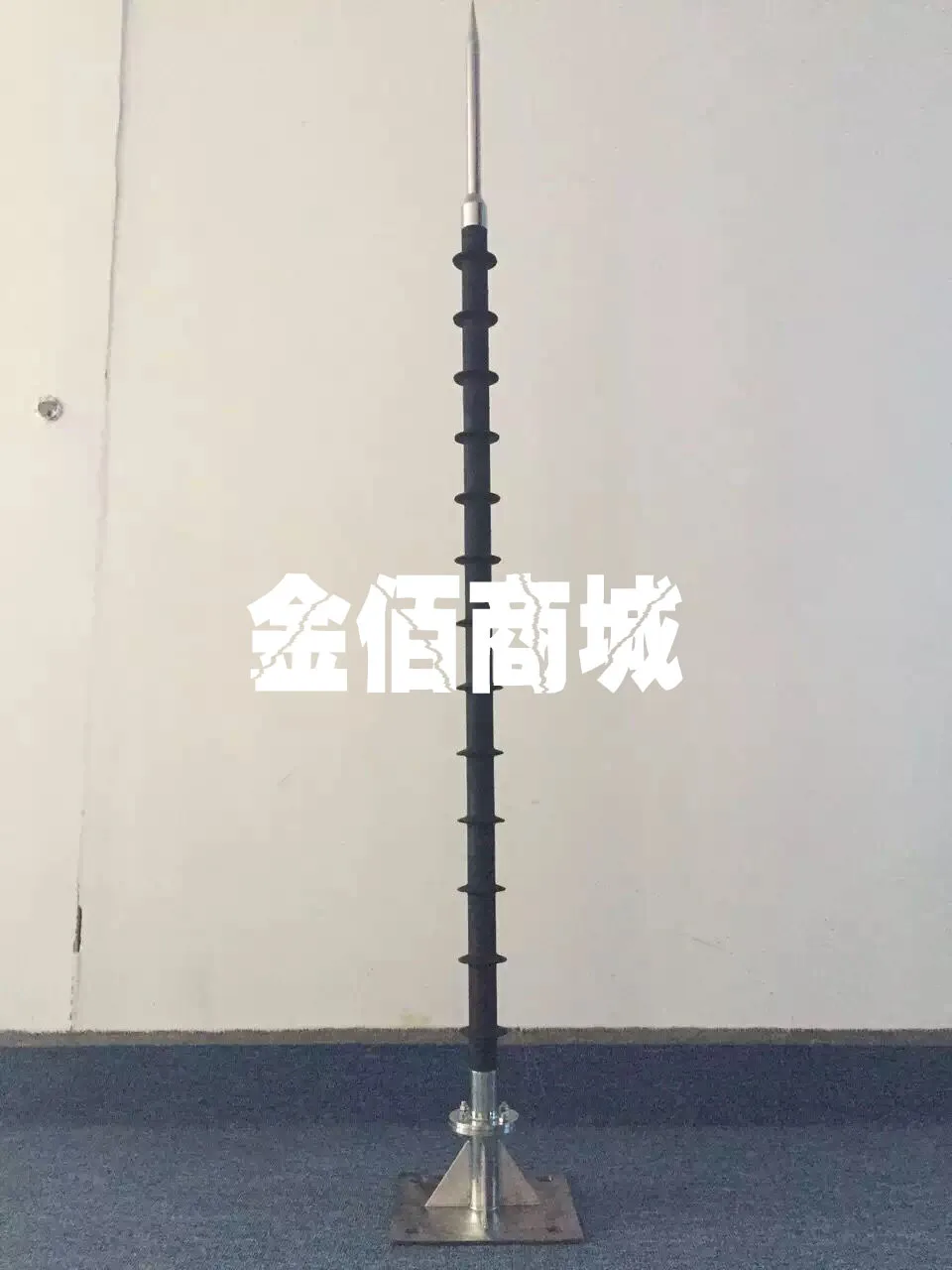 Current limiting lightning rod, dedicated lightning rod for satellite communication equipment