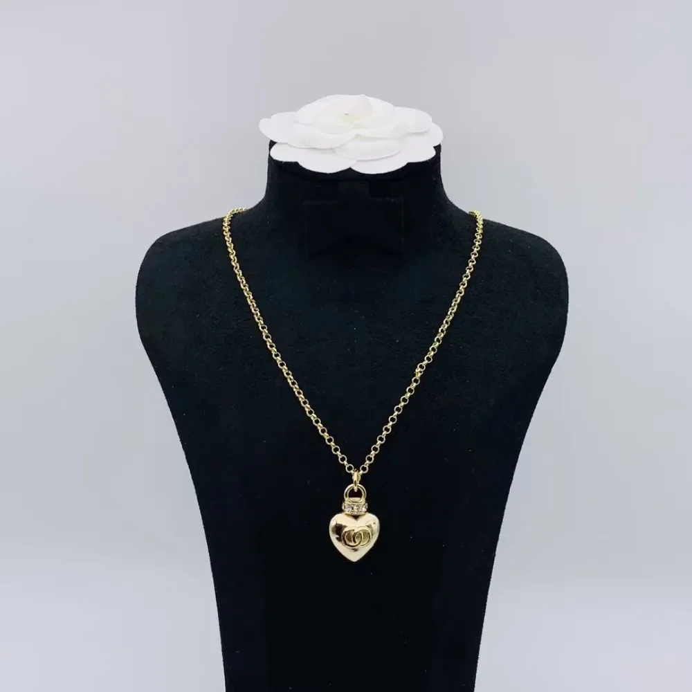 

Ожерелье с двойной буквой C 2025 года, женское модное популярное ретро-ожерелье