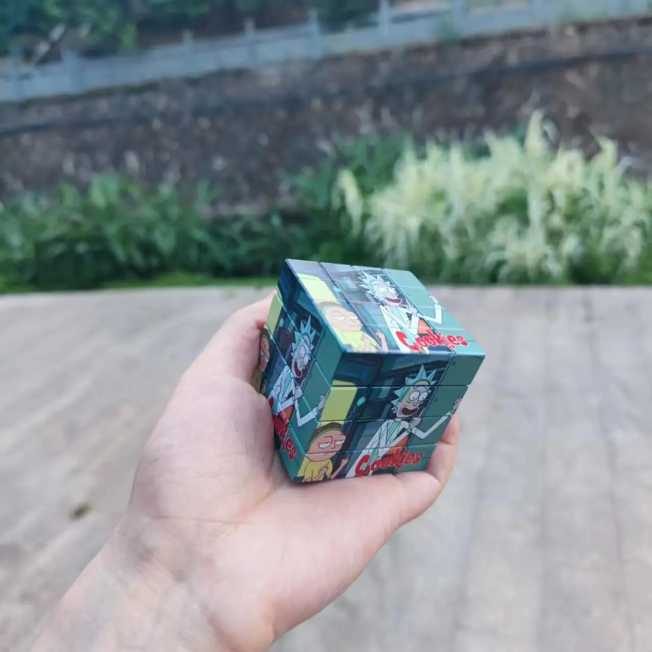 New smoke grinder with a diameter of 58mm, creative cube with multiple patterns, UV color printing, plastic zinc teeth grinder