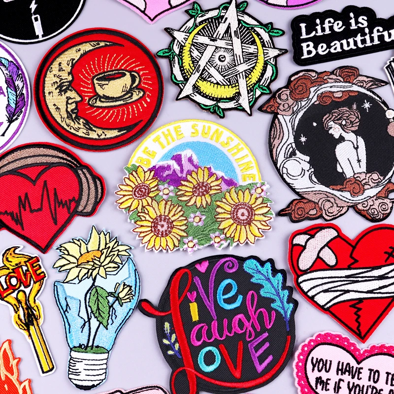 Blumen/Cartoon Stickerei Patch Buchstaben/Herz Patch Eisen auf Patches für Kleidung Thermo kleber Patches auf Kleidung Nähen DIY