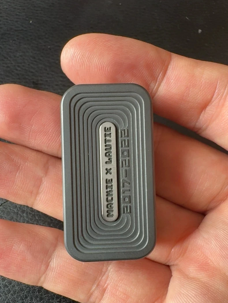 Old blacksmiths jointly named McKee cp3, made of steel and zirconium EDC, decompression toy