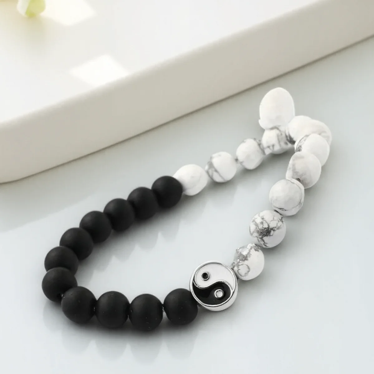 مسافة جديدة كلاسيكية الحجر الطبيعي أبيض أسود يين يانغ سوار مُزين بالخرز للرجال والنساء أفضل صديق هدية #2