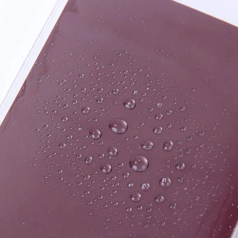 أغطية غطاء جواز سفر شفافة مقاومة للماء من مادة PVC على حامل جواز السفر البلاستيكي