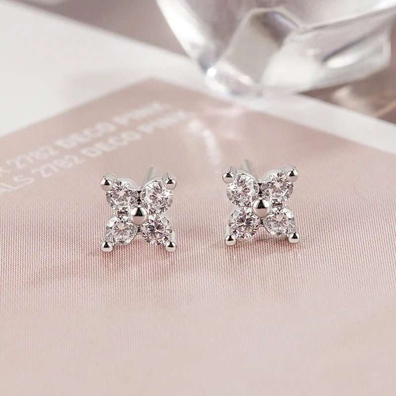 

Female Star 925 Sterling Silver Mosan Earrings Four Leaf Clover Moissanite Stud Earrings