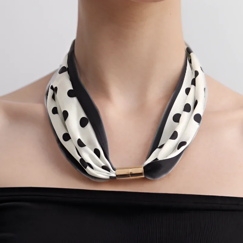 

Korean Style New Fahion Silk Scarf Pearl Necklace Decoration Printed All-Matching Vintage Scarf Professional Lady Small Scarf