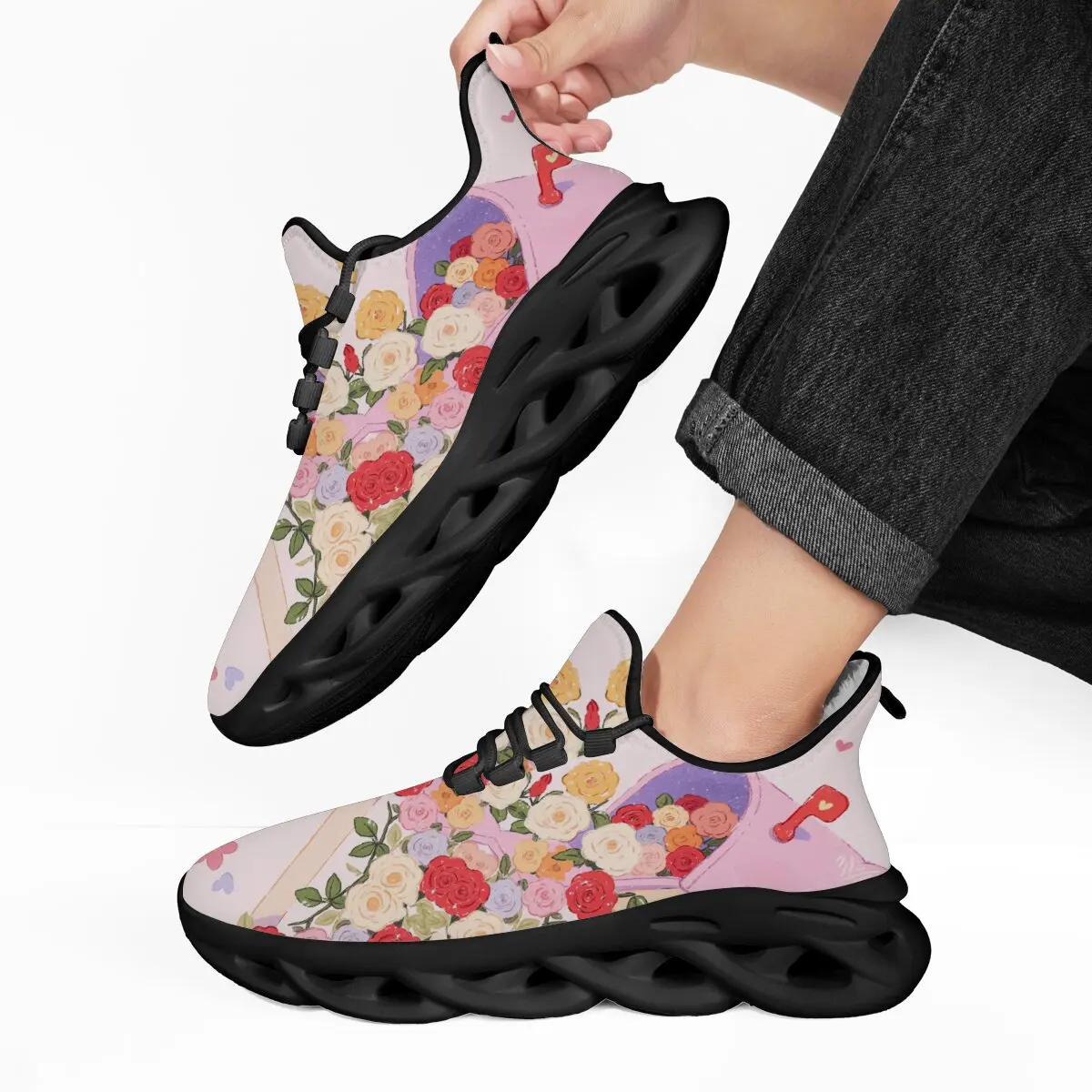 

Уличная спортивная обувь. Легкие женские повседневные спортивные кроссовки на флисовой подкладке с цветочным принтом. Удобная тренировочная обувь.