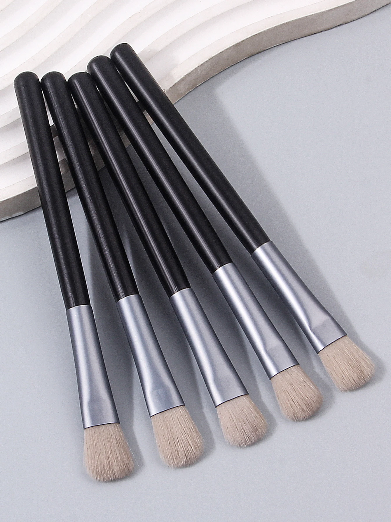 5pcs Eyeshadow Brush Professional-Grade Blending Tool, precise Powder Pickup, Soft Bristles, European and American Cut / Korean