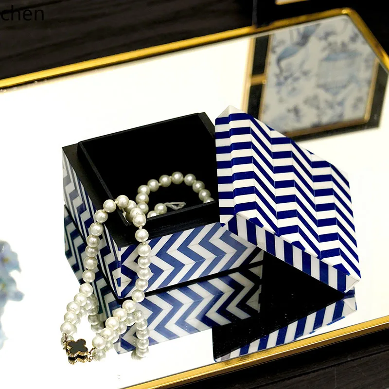 QZT Handmade Mango Wood Art Storage Box Home Decor Lid Box