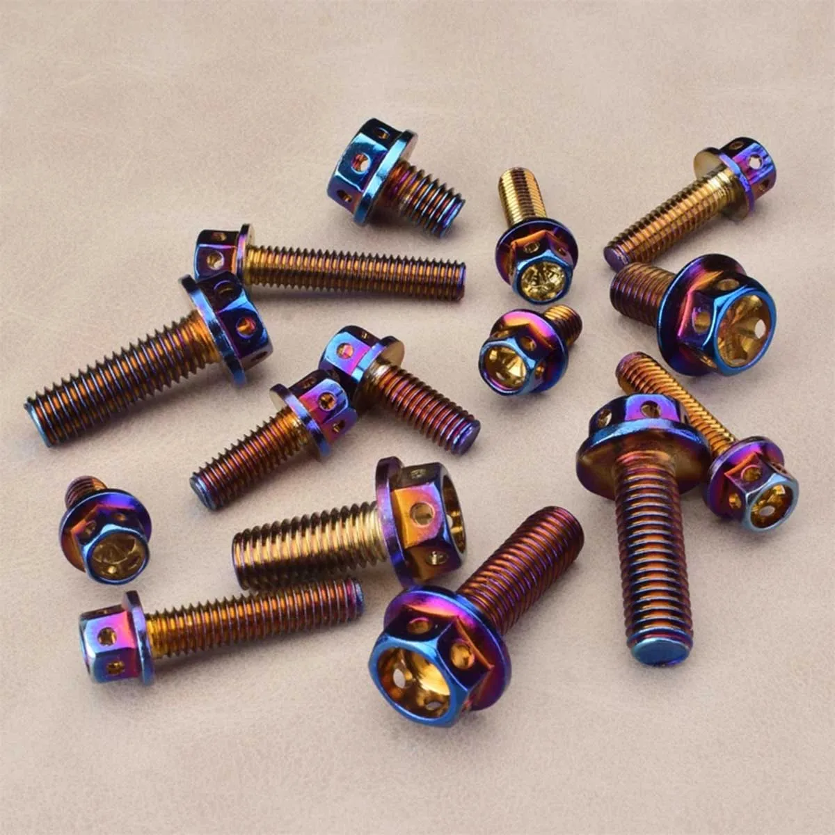 M4 M5 M6 M8 M10 304 Viti a esagono incassato esagonale Acciaio legato Placcatura in titanio Vite in oro