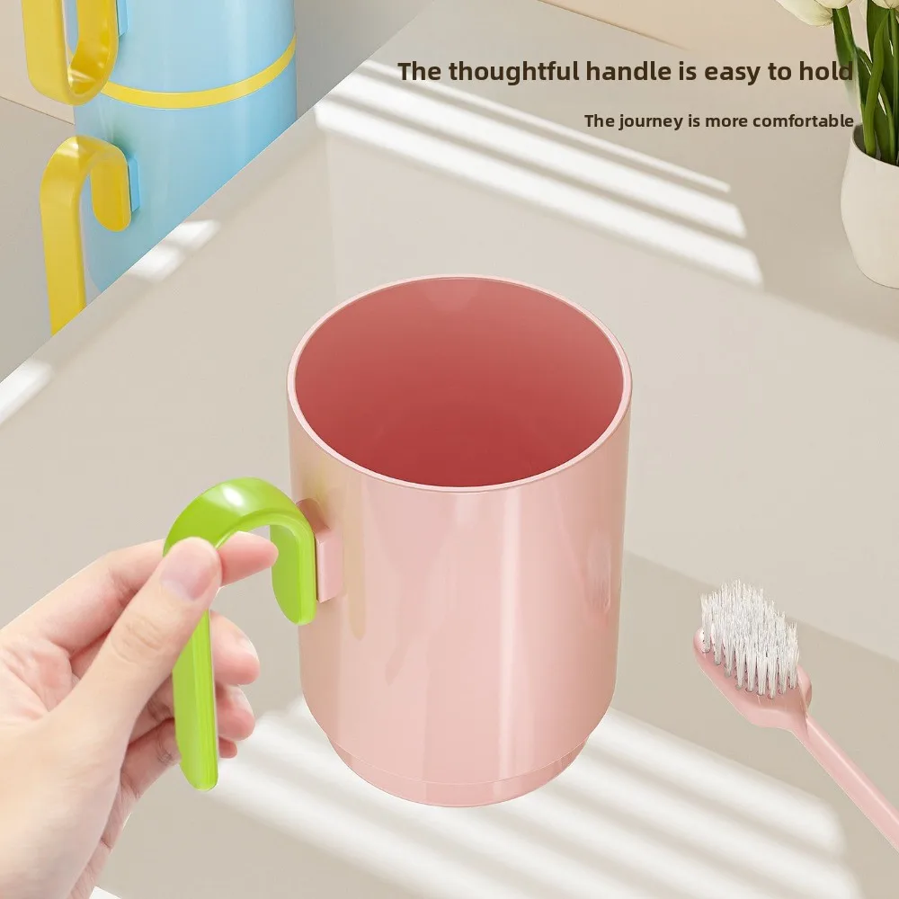 

Toothpaste Bracket Portable Mouthwash Cup 2-in-1 Plastic Toilet Cup Dust-Proof Tooth Cup Camping