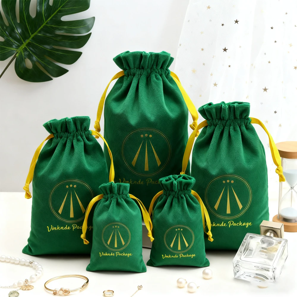 

Высококачественный зеленый бархатный мешочек 9x12 см, фланелевая лента на шнурке, маленькая сумка, органайзер для путешествий, ювелирные изделия, серьги, кольца, упаковка губной помады