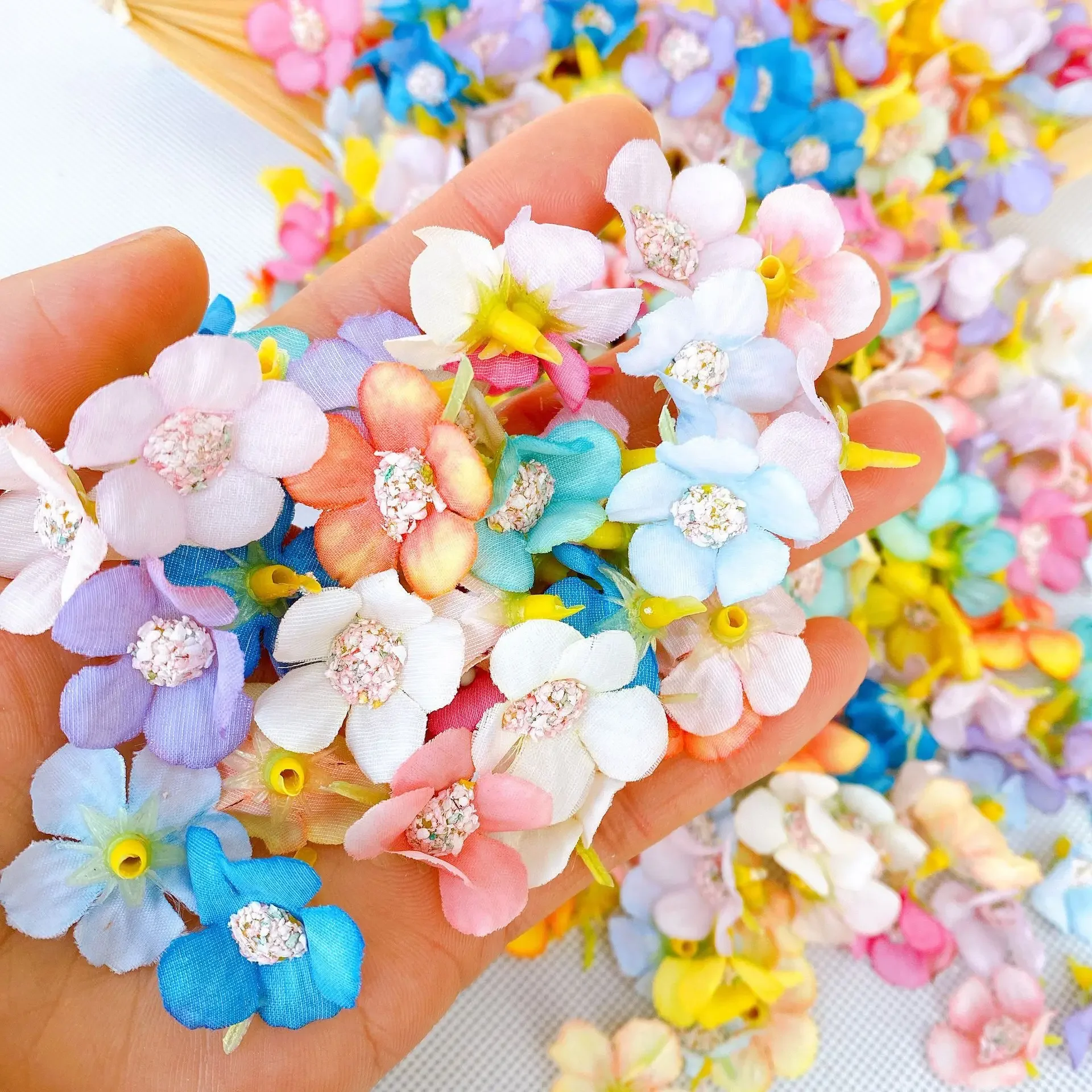 

50pcs New Flower 2cm Simulation Multicolor Daisy Flower Diy Mini Silk Flower Garland Dress Decoration