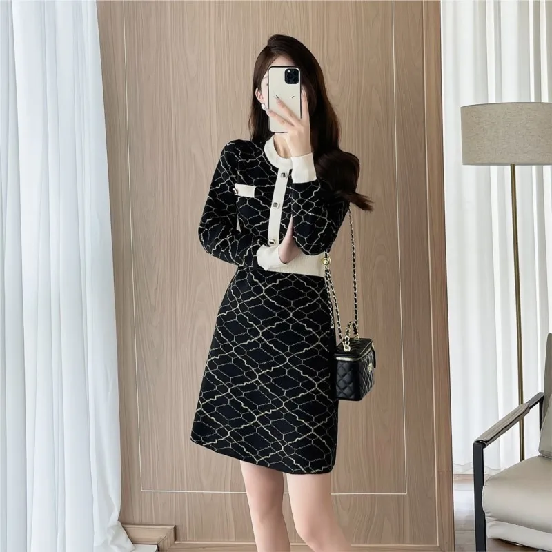 Czarna dzianinowa sukienka damska Elastyczny żakard zapachowy Sukienka wiosenno-jesienna elegancka rekreacyjna Sukienka mini jednoczęściowa