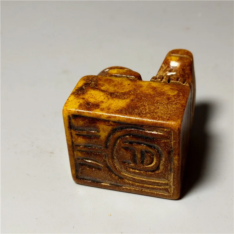 Stone Jewelry Natural Xiu Jade Vintage Beast Carving Seal Ornament Carved Old Jade Handheld Piece Wholesale