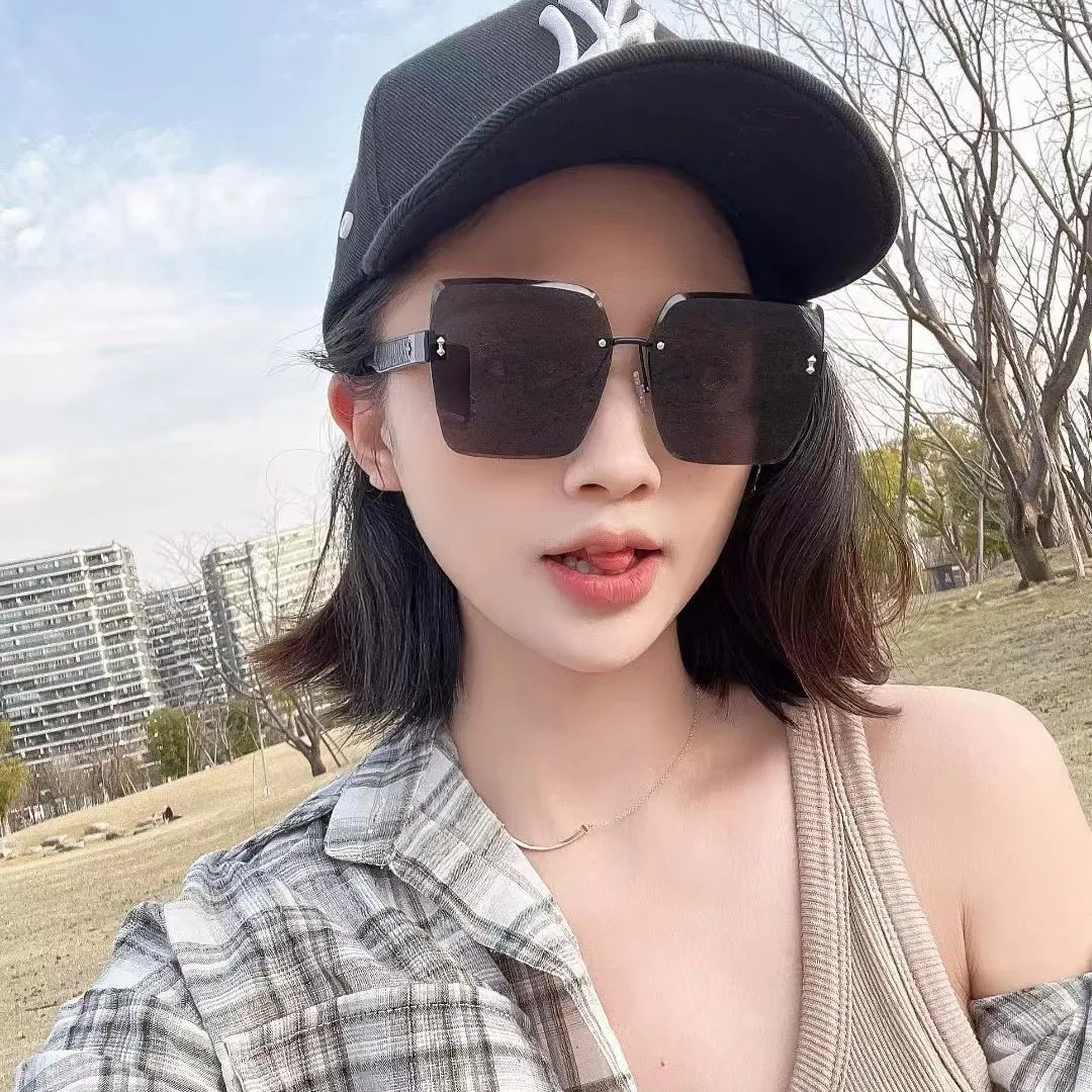 

New Fashion Light Luxury Personalized Women's Classic Sunglasses Crystal Trimmed Street Photo UV-proof Sunglasses