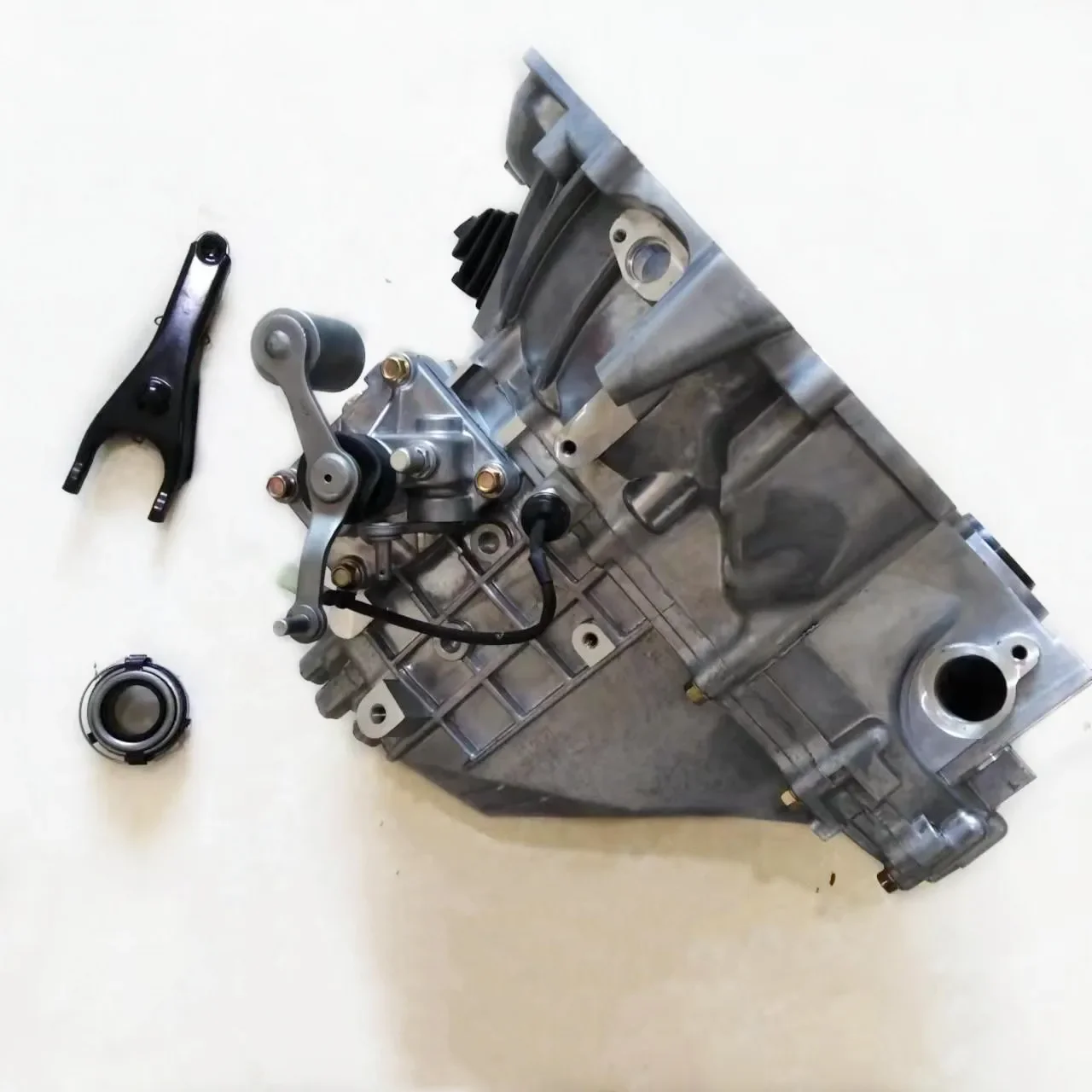 GEELY AUTO PARTS TRANSMISSION ASSY 3000000006-01 Geely Spare Parts:Emgrand EC7 (hatchback), Emgrand EC7 (sedan). 1.8