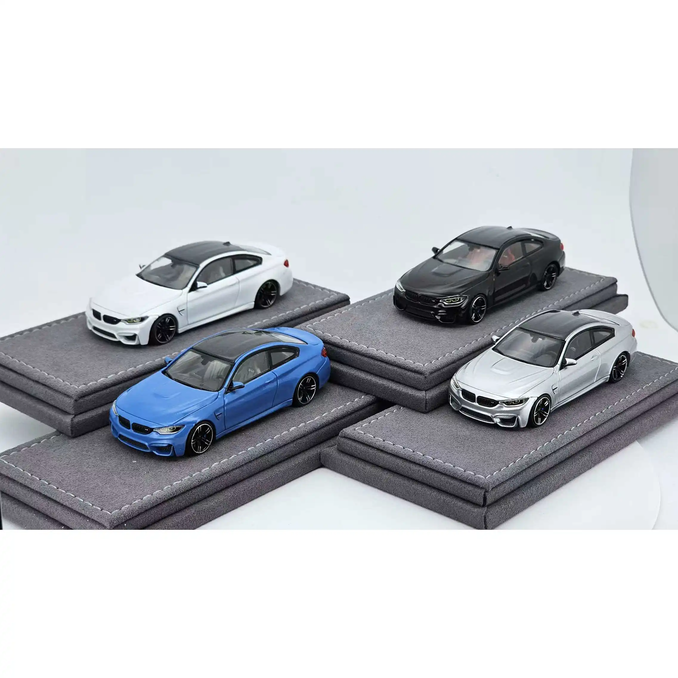 DM 1:64 Alloy Model! 1st Gen F82 New Four-Color Desktop Ornament Collectible Pre-sale view 3