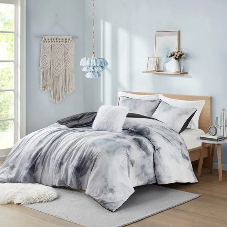 

Watercolor Tie Dye Printed Comforter Set with Throw Pillow