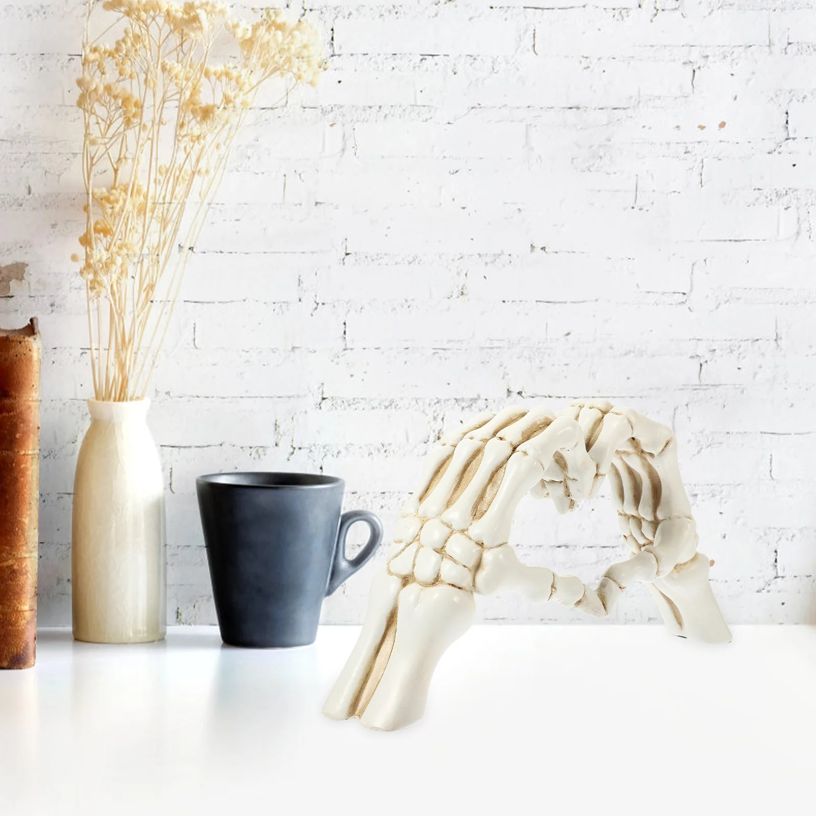 

Resin Heart Hand Statue Sculpture Decorative Ornament for Indoor Outdoor Home Garden Desktop Bedroom Heart Style Craft