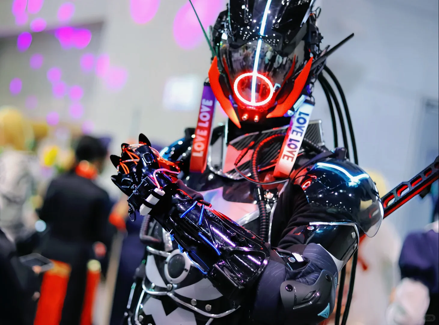 

Кибер-светодиодный шлем, маска, реактивная музыка, футуристическая подсветка, чехол для лица, косплей, вечеринка, клуб, рейв-фестиваль, USB перезаряжаемый, регулируемый