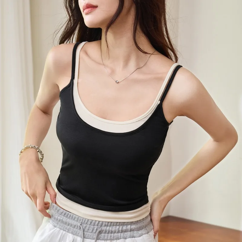 フェイクツーピースデザイン、対照的なカラーキャミソールベスト、女性の夏の新しいスタイル、スタイリッシュでファッショナブルです。