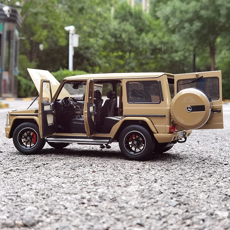 Almost Real 1:18 FOR Benz G63 AMG Model Car model Off-road vehicle 2015 for a friend\'s birthday present